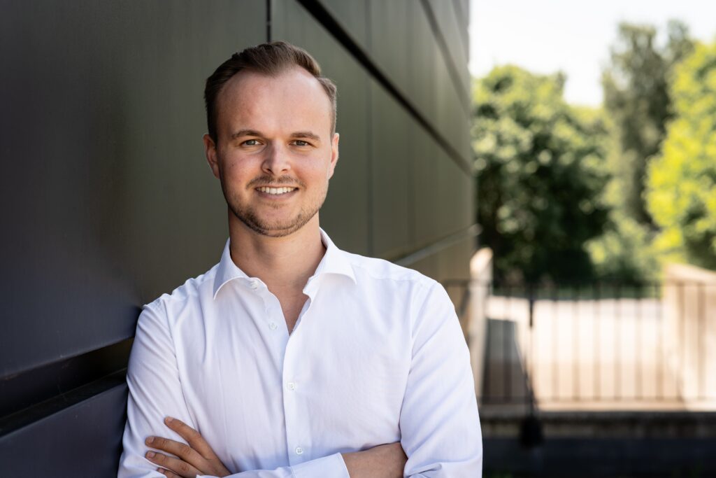 Max Kellers Portraitbild quer nah